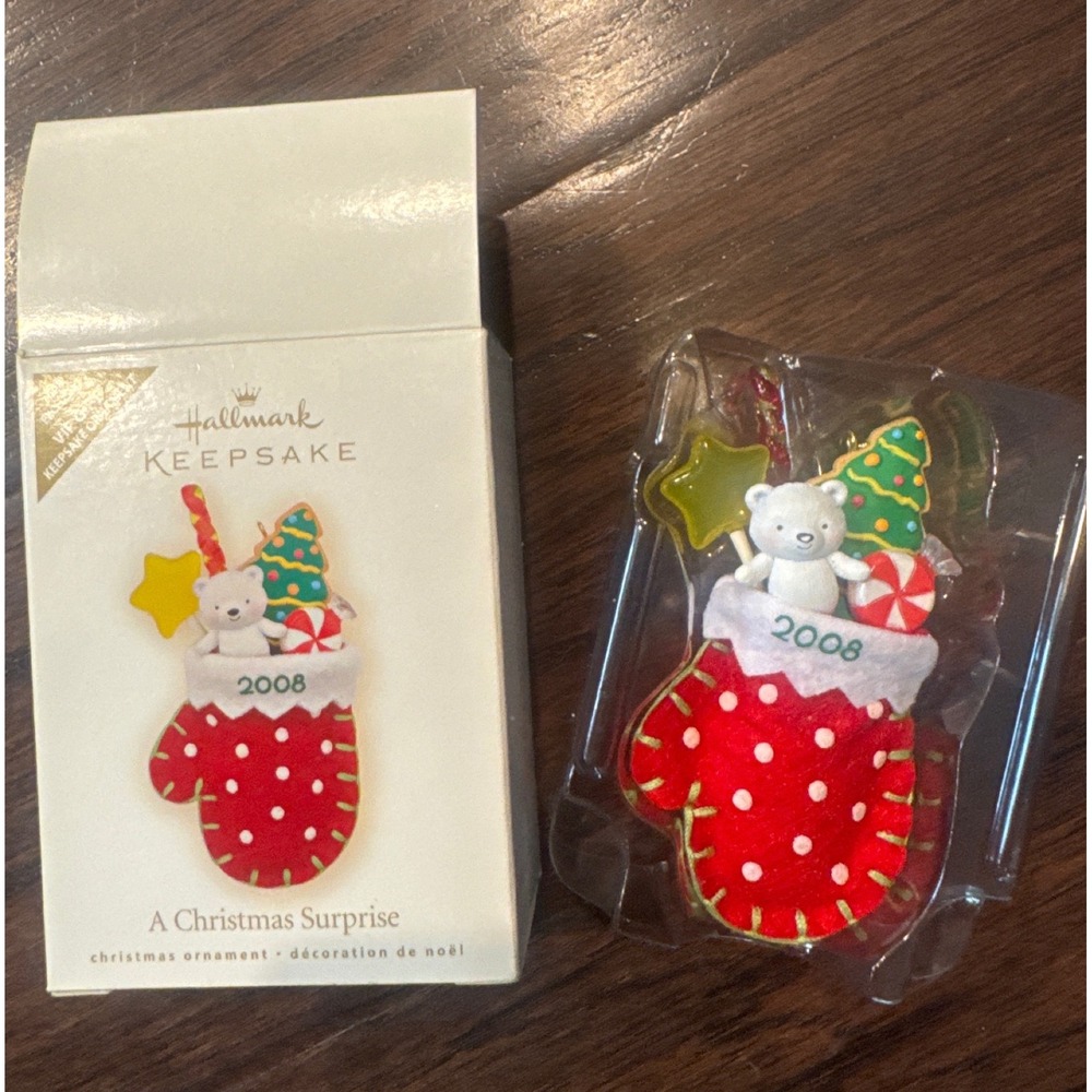 Hallmark Ornament A Christmas Surprise 2008 VIP Mitten Polar Bear Red Excellent